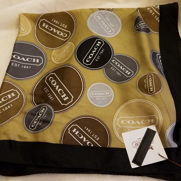 Coach Accessories - NWT ⚫Coach Gallery Button Scarf